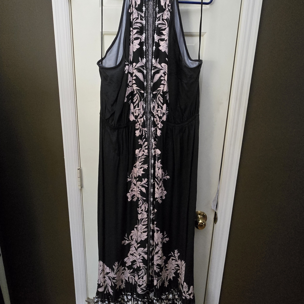 VENUS Black and White Sleeveless Halter Maxi Dress
